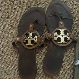 Tory Burch Miller Leather Sandals Flip Flops w/ Metal Logo | Size 8.5